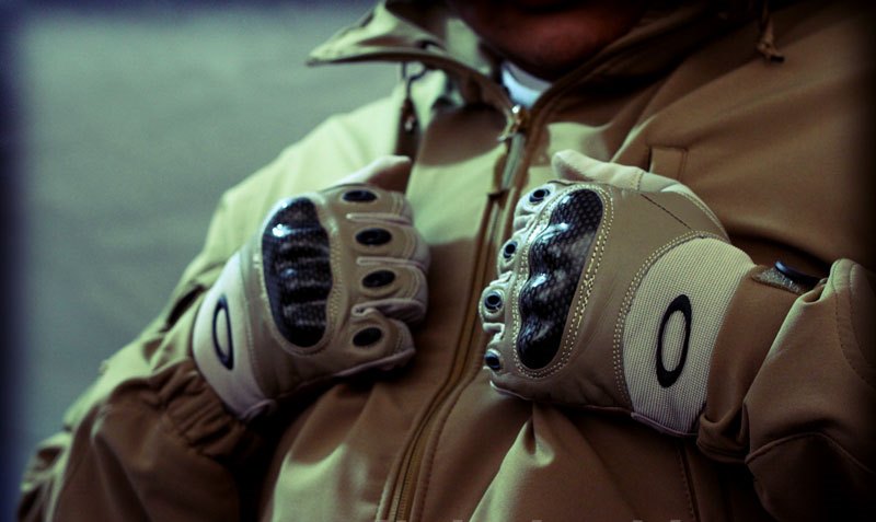 Перчатки с кастетом Oakley Half-Gloves